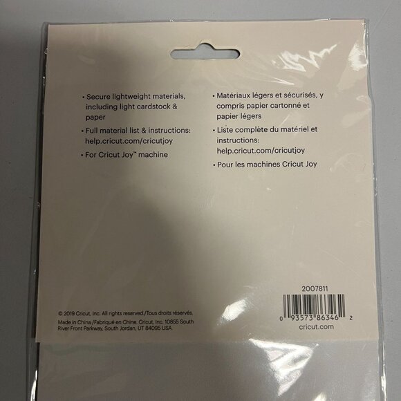 Cricut Joy Light Grip Mat 12"x4.5" - Picture 5 of 9